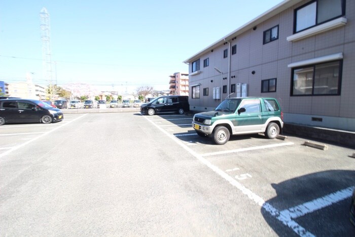 物件外観写真3　(駐車場)