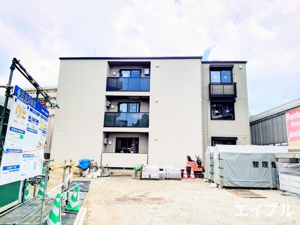 建築中