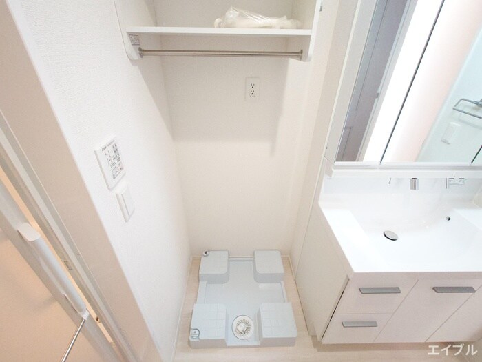 物件内観写真11　(洗濯機置場)