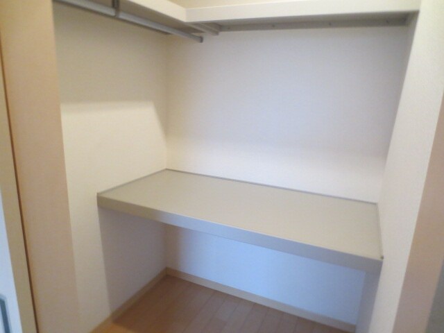 物件内観写真12　(収納)