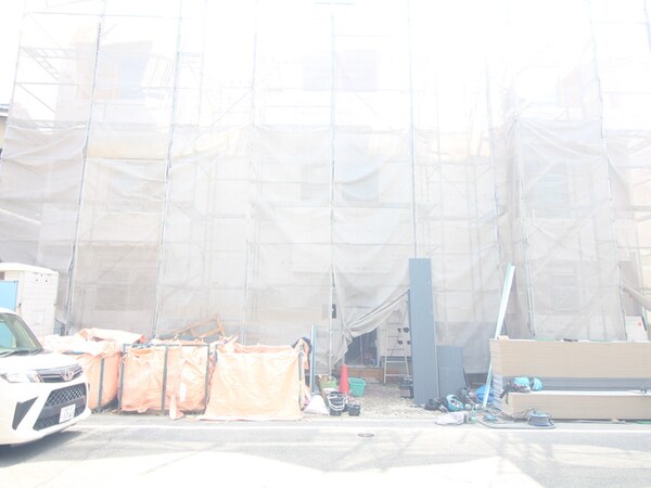 建築中