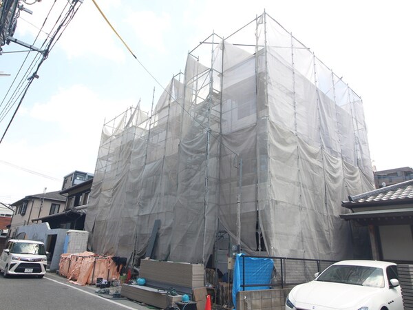 建築中
