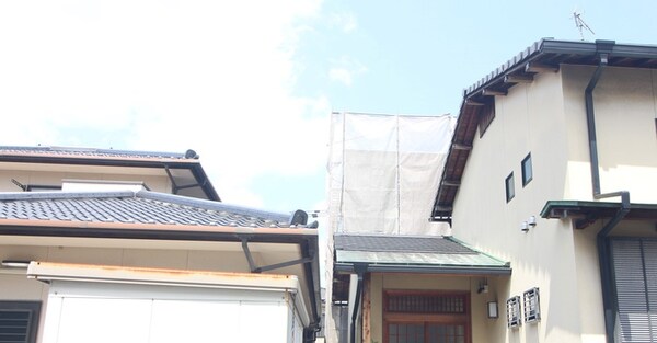 建築中