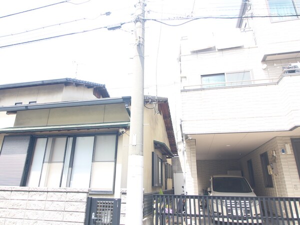 建築中