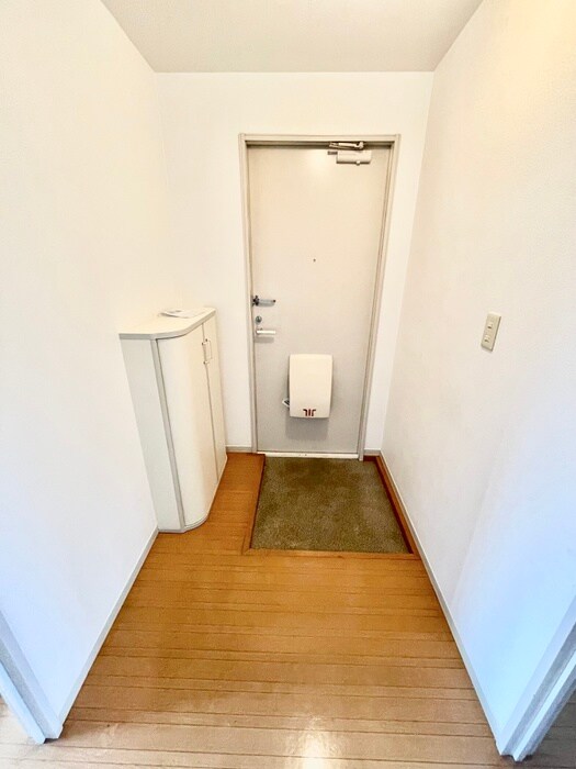 物件内観写真12　(玄関)