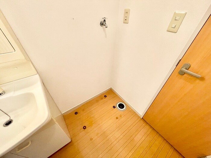 物件内観写真17　(洗濯機置場)