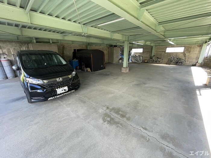 物件外観写真2　(駐車場)