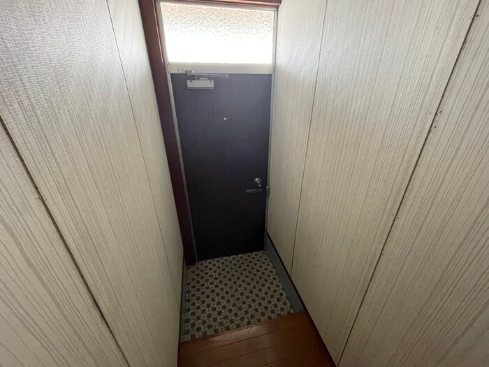物件内観写真8　(玄関)