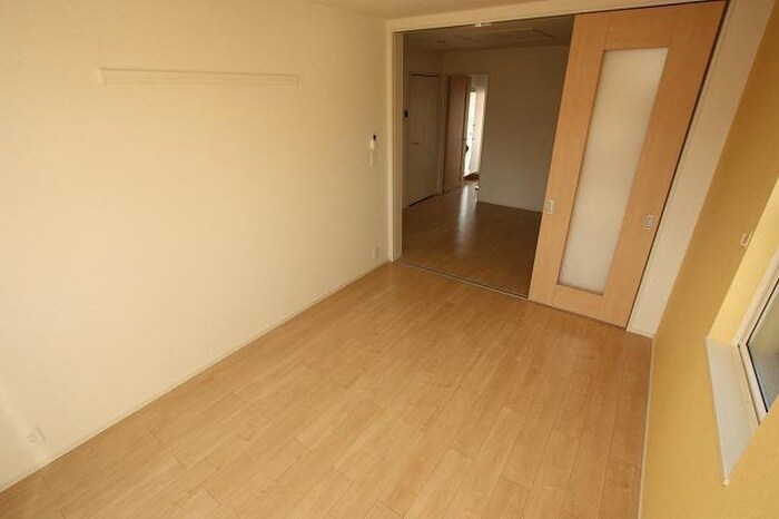 物件内観写真3　(居室)