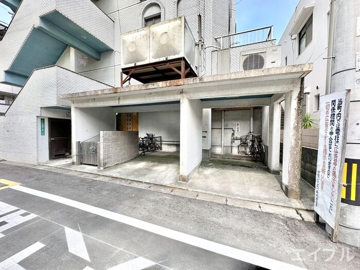 物件外観写真3　(駐車場)