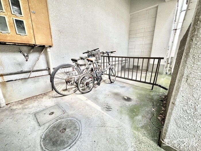 物件外観写真4　(駐輪場)