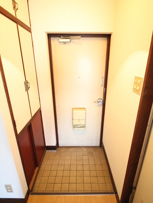 物件内観写真15　(玄関)