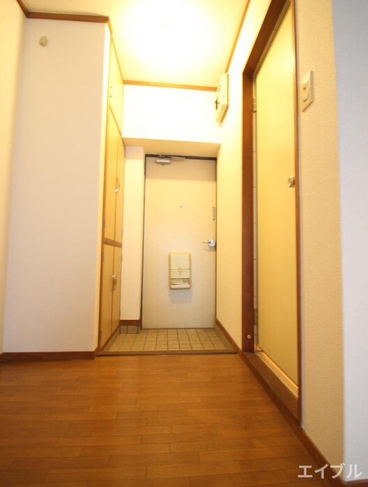 物件内観写真16　(玄関)
