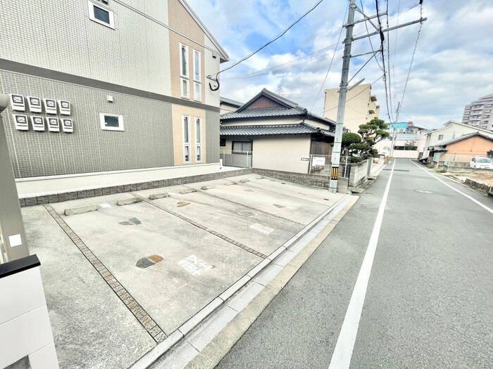 物件外観写真2　(駐車場)