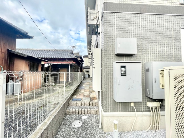 物件外観写真4　(エントランス部分)