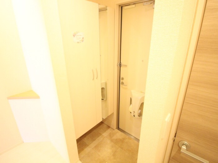 物件内観写真16　(玄関)