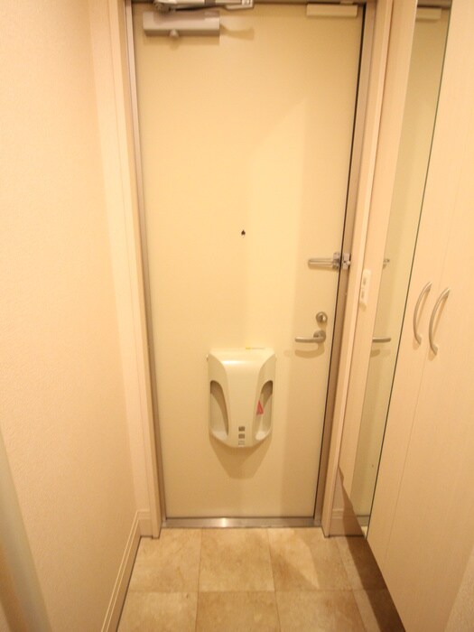物件内観写真18　(玄関)