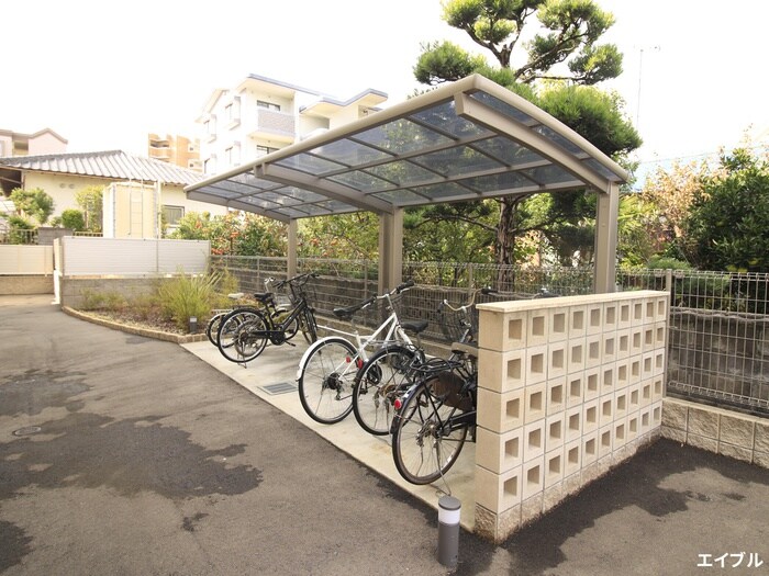 物件外観写真4　(駐輪場)