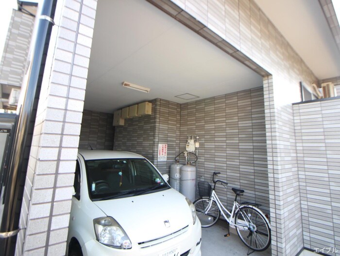 物件外観写真4　(駐車場)