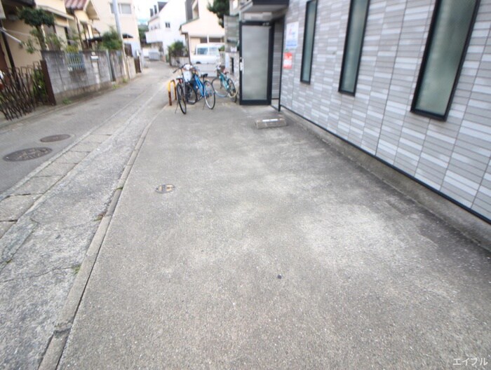 物件外観写真6　(駐車場)