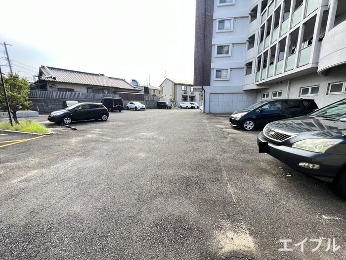 物件外観写真2　(駐車場)