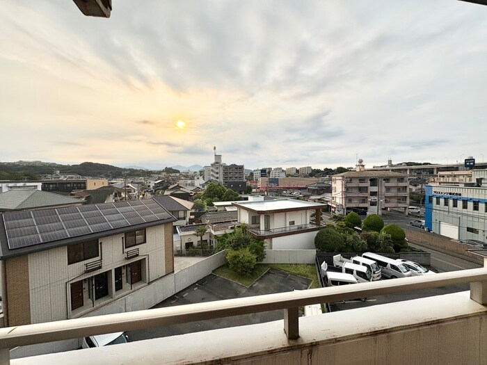 物件内観写真15　(室内からの展望)