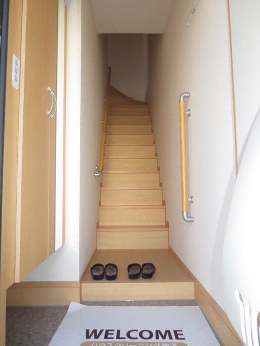 物件内観写真13　(玄関)