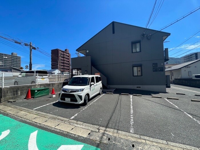 物件外観写真3　(駐車場)