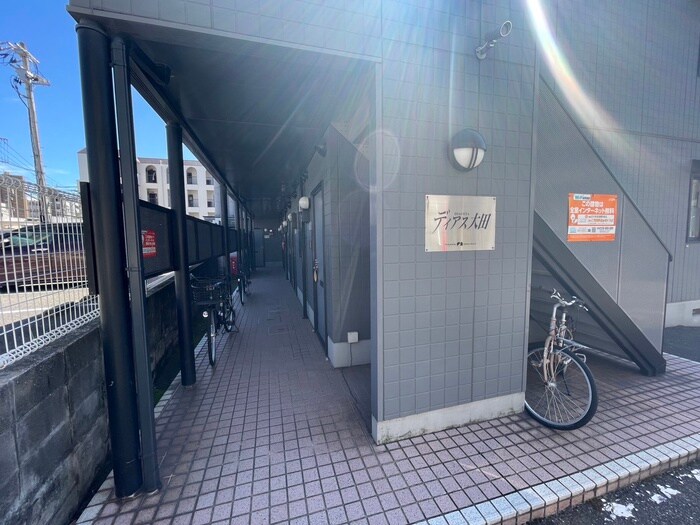 物件外観写真4　(エントランス部分)