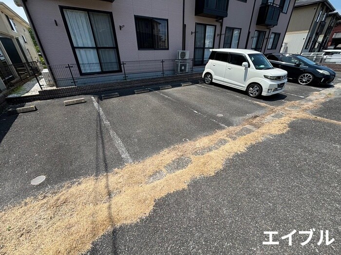 物件外観写真2　(駐車場)