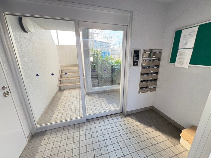 物件外観写真4　(エントランス部分)