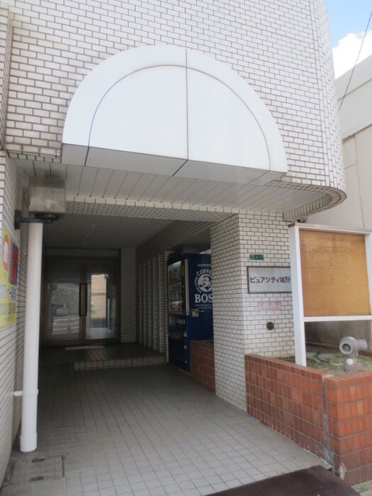 物件外観写真3　(エントランス部分)