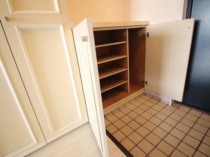 物件内観写真10　(靴箱)