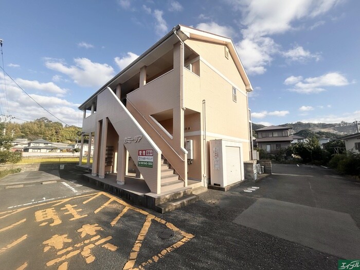 カミ－リアの物件外観写真