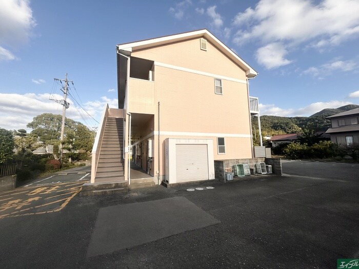 カミ－リアの物件外観写真