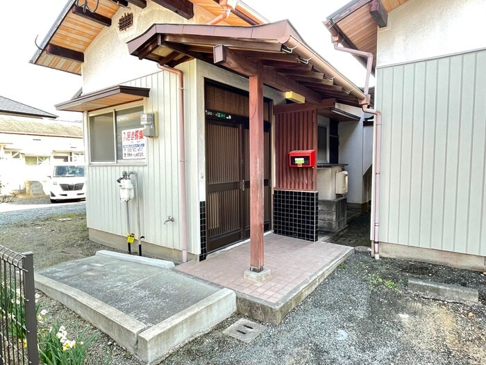 物件外観写真3　(エントランス部分)
