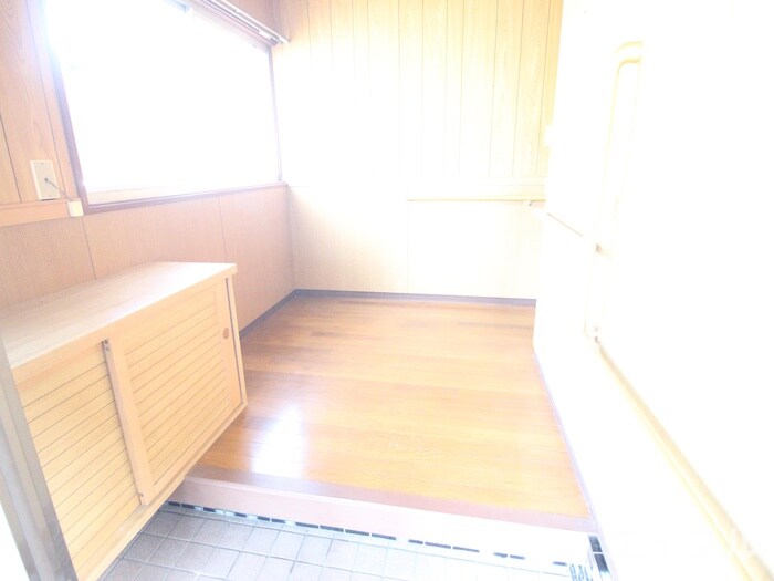 物件内観写真10　(玄関)