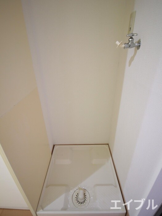 物件内観写真13　(洗濯機置場)