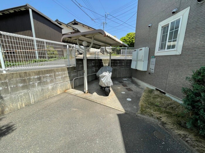 物件外観写真2　(駐輪場)