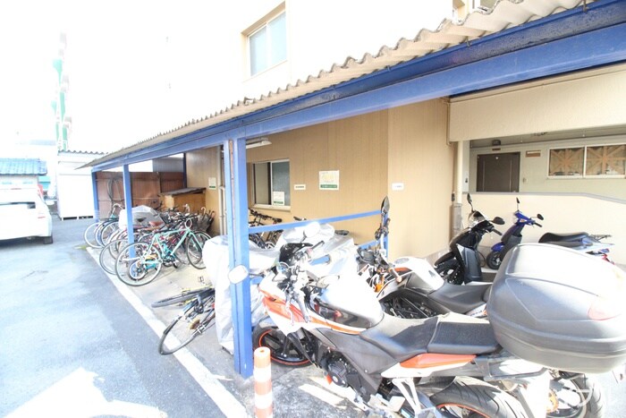 物件外観写真4　(駐輪場)