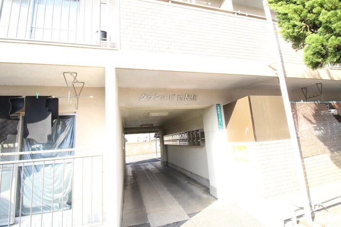 物件外観写真6　(エントランス部分)