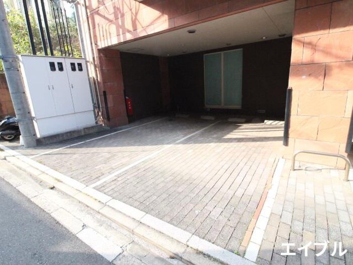 物件外観写真3　(駐車場)