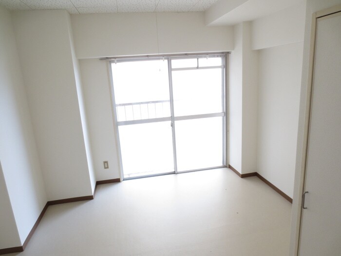 物件内観写真4　(居室)