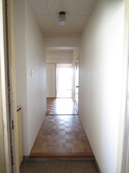 物件内観写真10　(玄関)