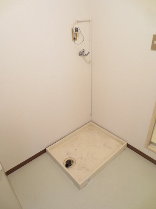 物件内観写真12　(洗濯機置場)