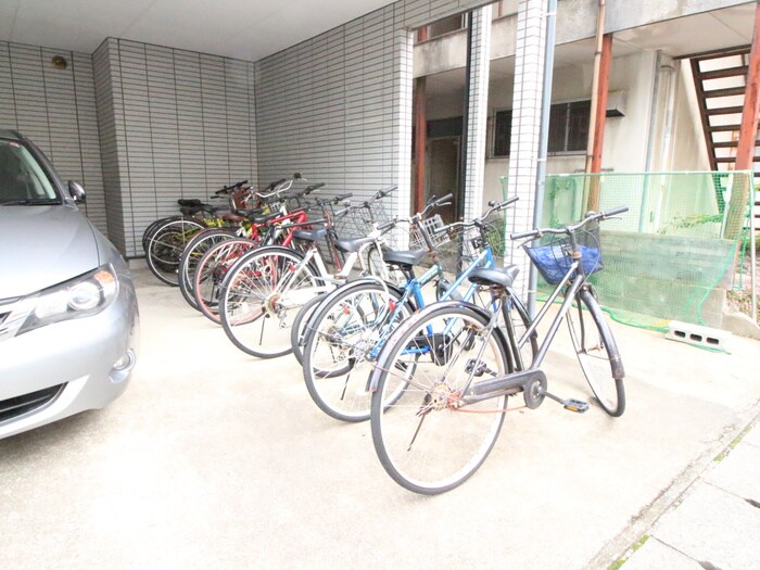 物件外観写真4　(駐輪場)
