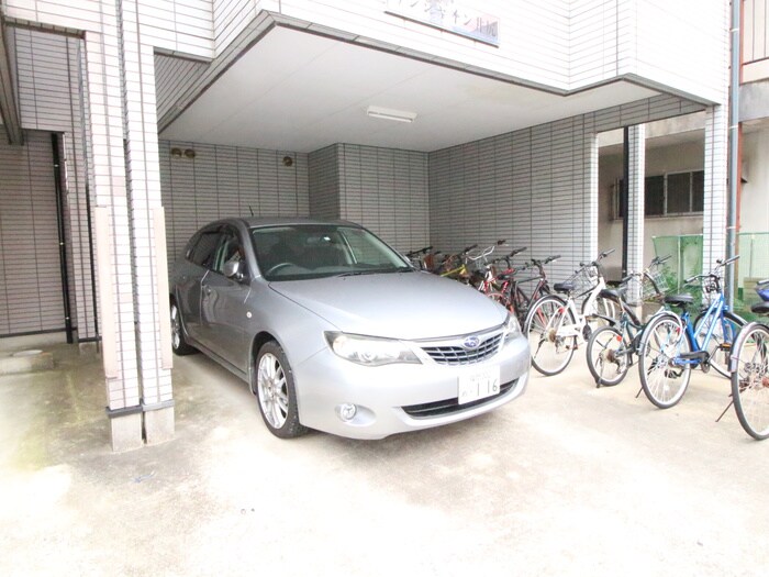 物件外観写真5　(駐車場)