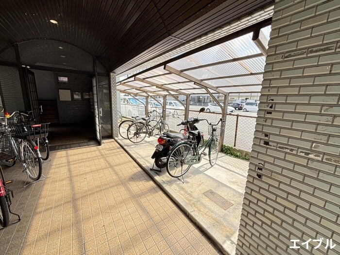 物件外観写真3　(駐輪場)