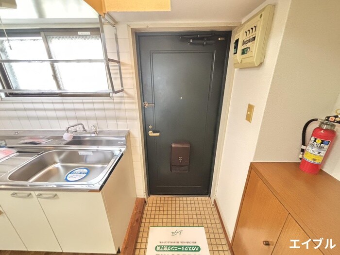 物件内観写真17　(玄関)