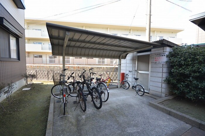 物件外観写真2　(駐輪場)